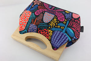 Banksia Garden Medium Size Wood Frame Bag | PINK OASIS