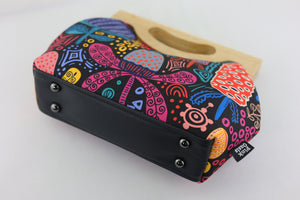 Banksia Garden Medium Size Wood Frame Bag | PINK OASIS