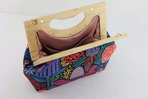 Banksia Garden Medium Size Wood Frame Bag | PINK OASIS