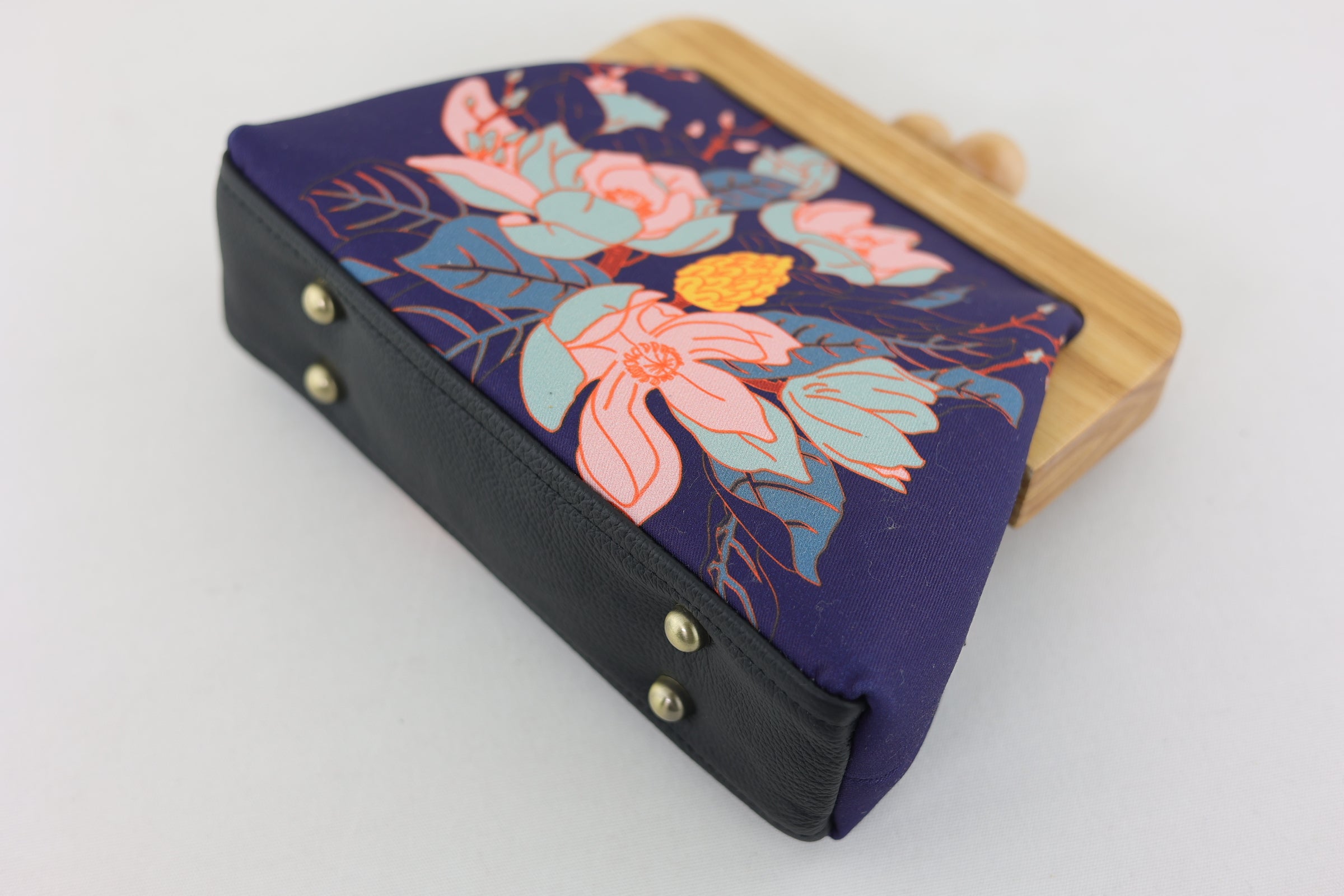 Magnolia Navy Clutch | PINK OASIS