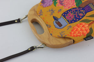 Kookaburra and Proteas Large Wood Frame Bag | PINK OASIS