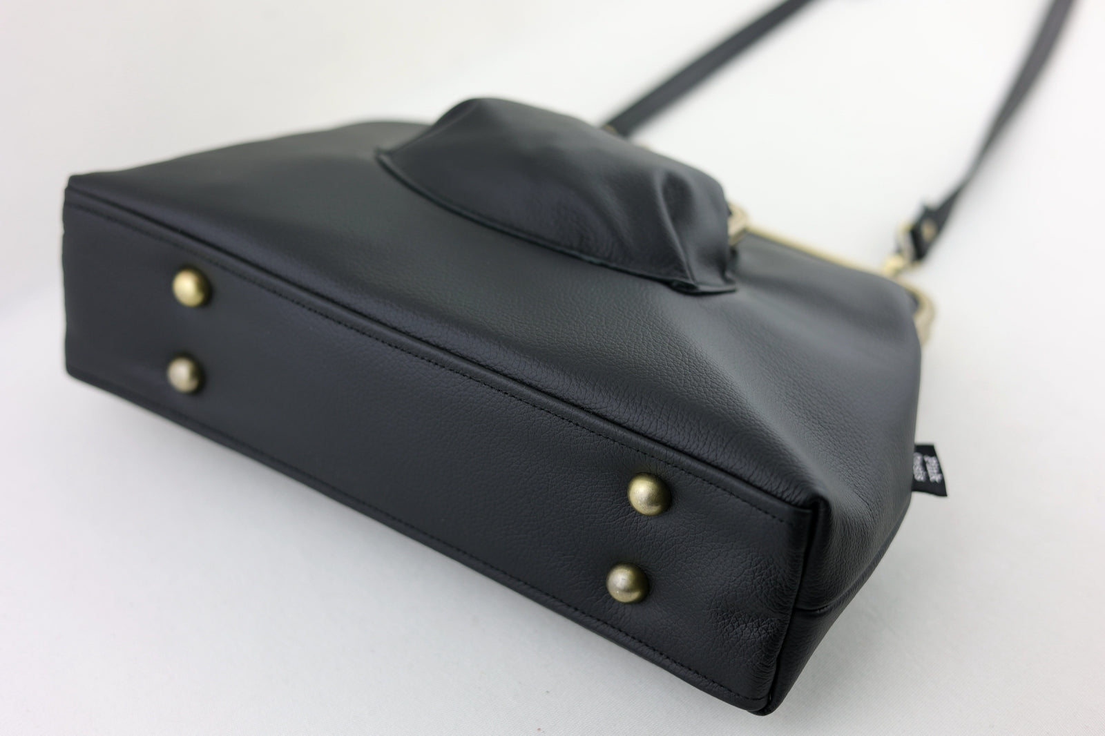 Handmade Ebony Black Leather Crossbody Bag | PINK OASIS