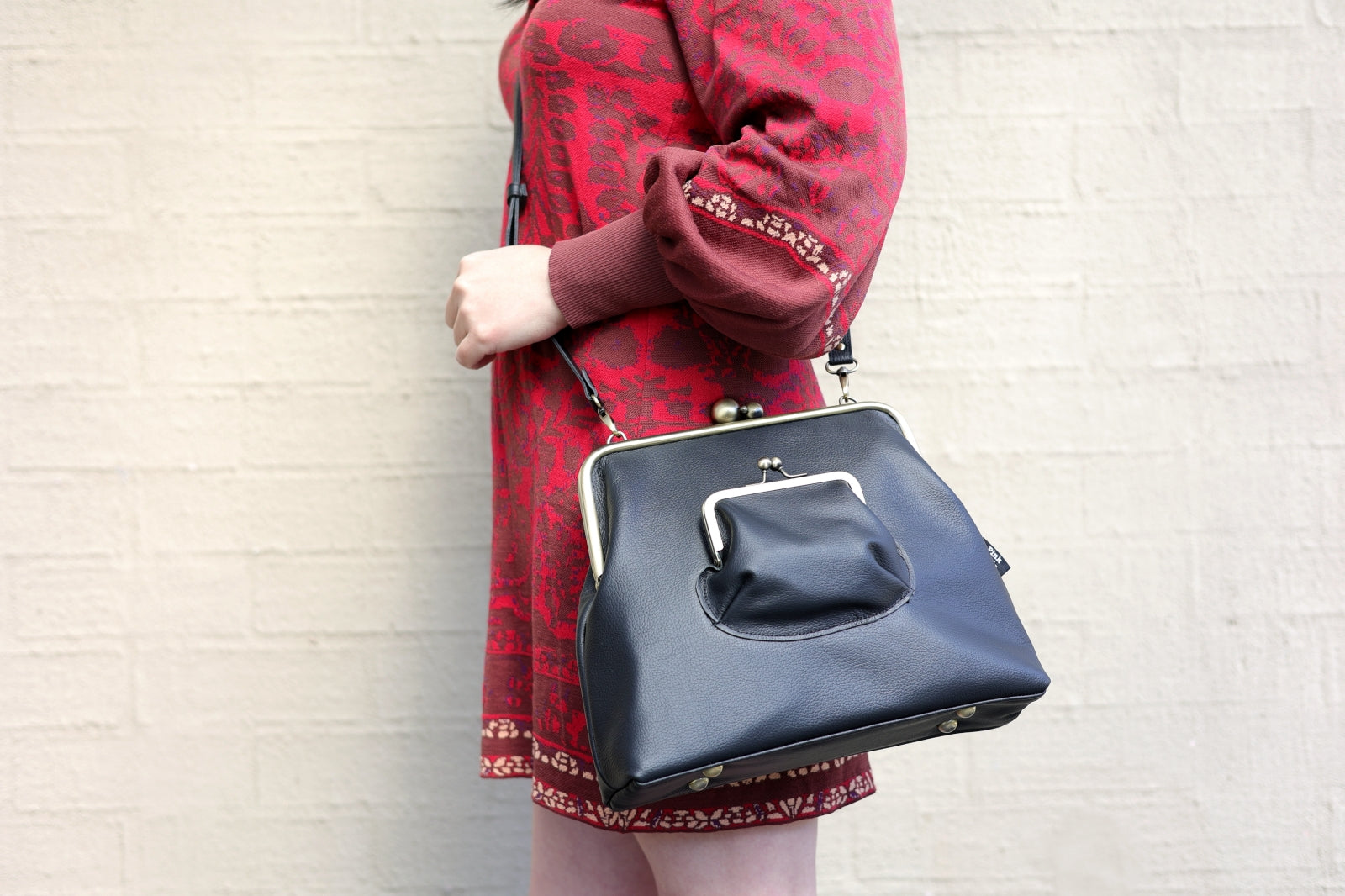 Handmade Ebony Black Leather Crossbody Bag | PINK OASIS