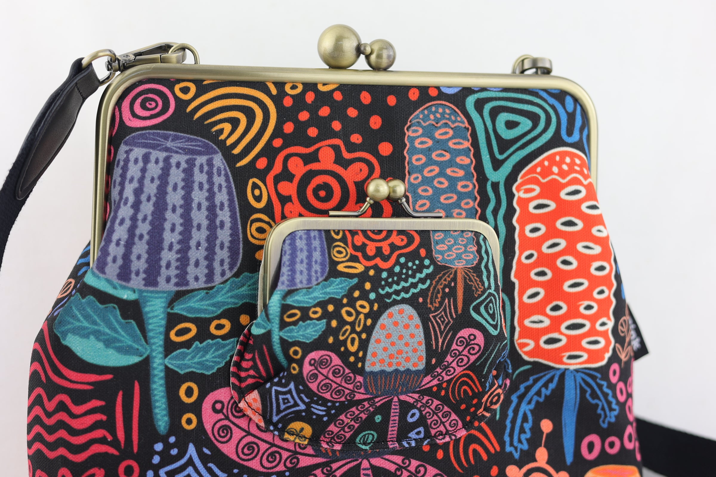 Banksia Garden Handbag and Crossbody 2 Way Bag | PINK OASIS