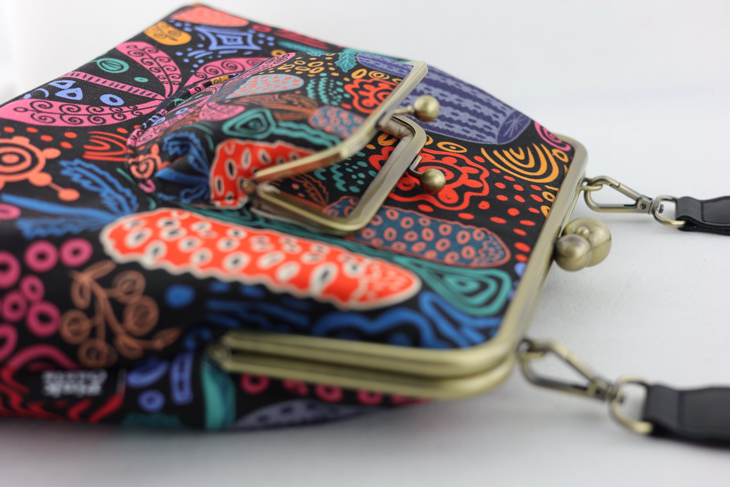 Banksia Garden Handbag and Crossbody 2 Way Bag | PINK OASIS