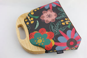 Backyard Garden Flowers Women's Clutch Bag | PINK OASIS