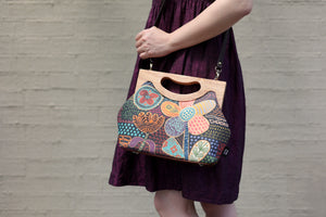 Doodle Flora Medium Size Wood Frame Bag | PINK OASIS