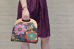 Backyard Garden Flowers Women's Clutch Bag | PINK OASIS