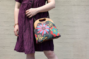 Backyard Garden Flowers Women's Clutch Bag | PINK OASIS