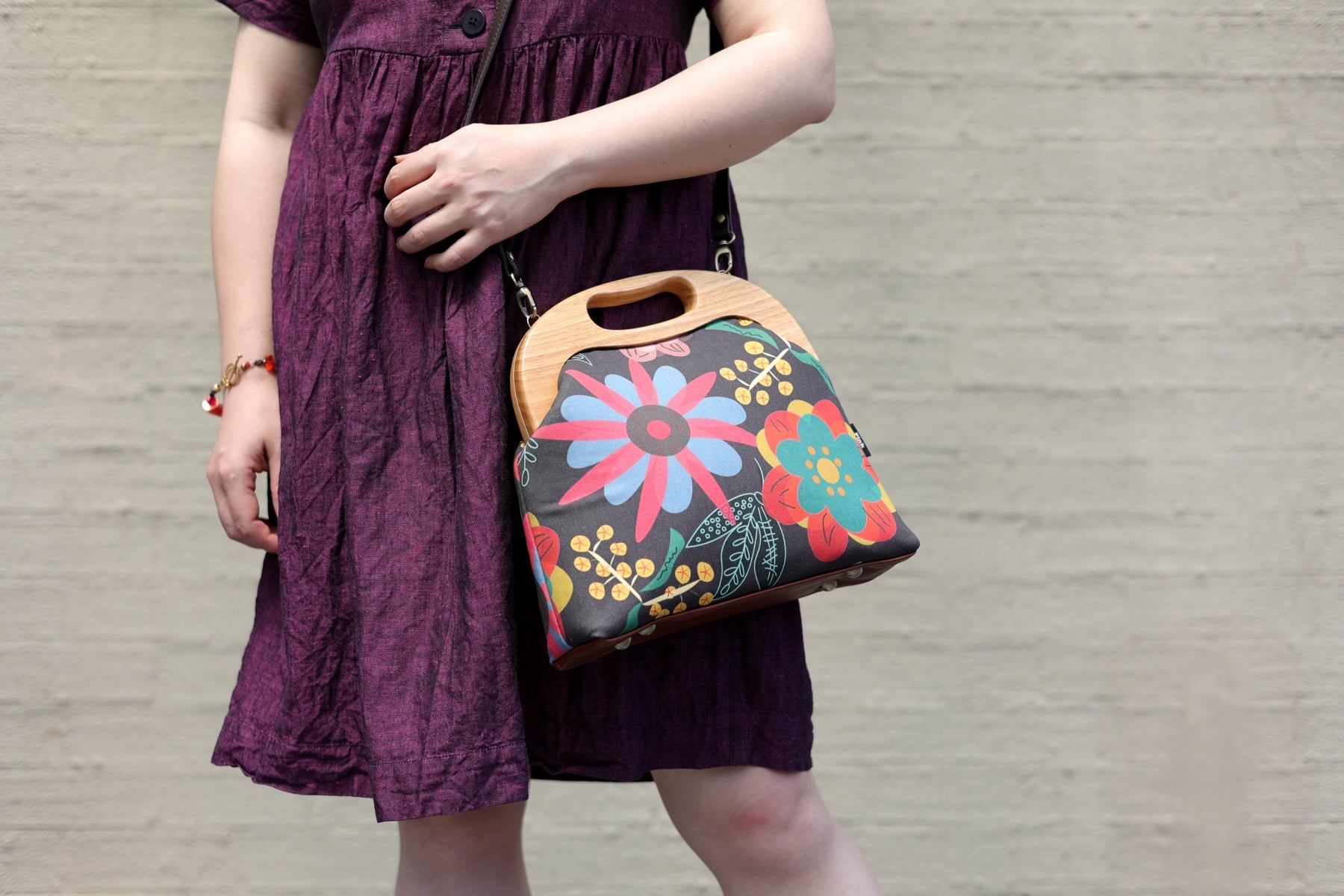 Backyard Garden Flowers Women's Clutch Bag | PINK OASIS