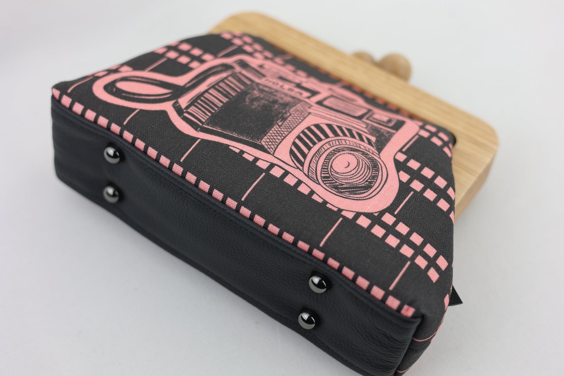 Vintage Camera Clutch | PINK OASIS