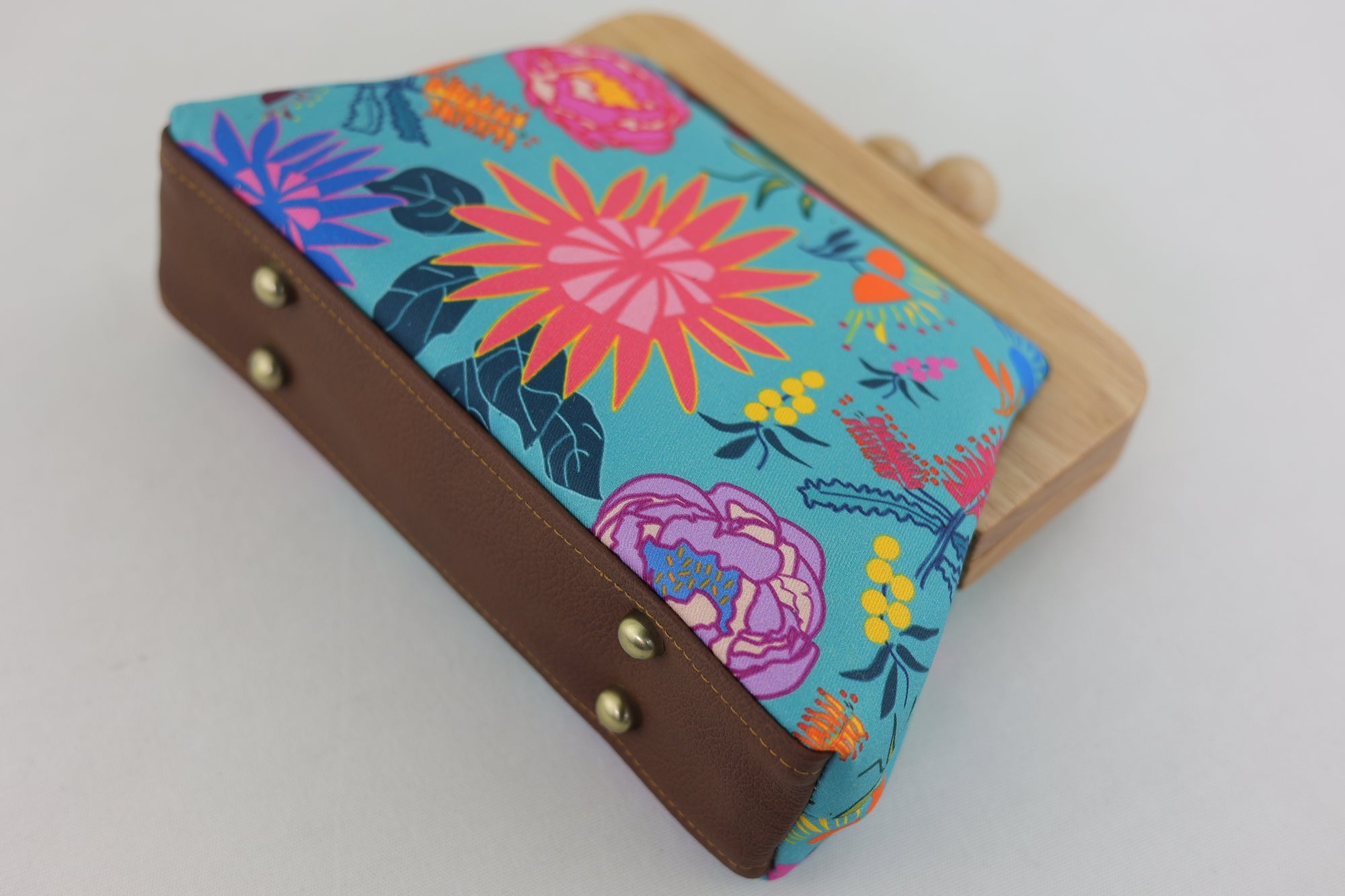 Bright & Bold Flowers Clutch | PINK OASIS