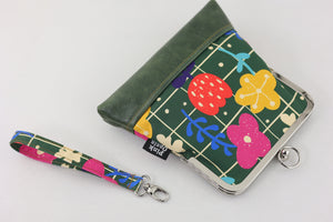 Spring Lawn Wristlet | PINK OASIS