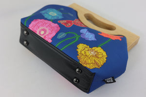 Poppies & Hummingbird Medium Size Wood Frame Bag | PINK OASIS