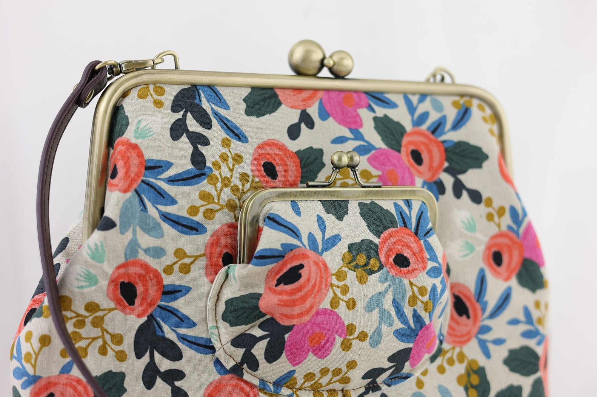 Rustic English Roses Floral Crossbody Bag | PINK OASIS