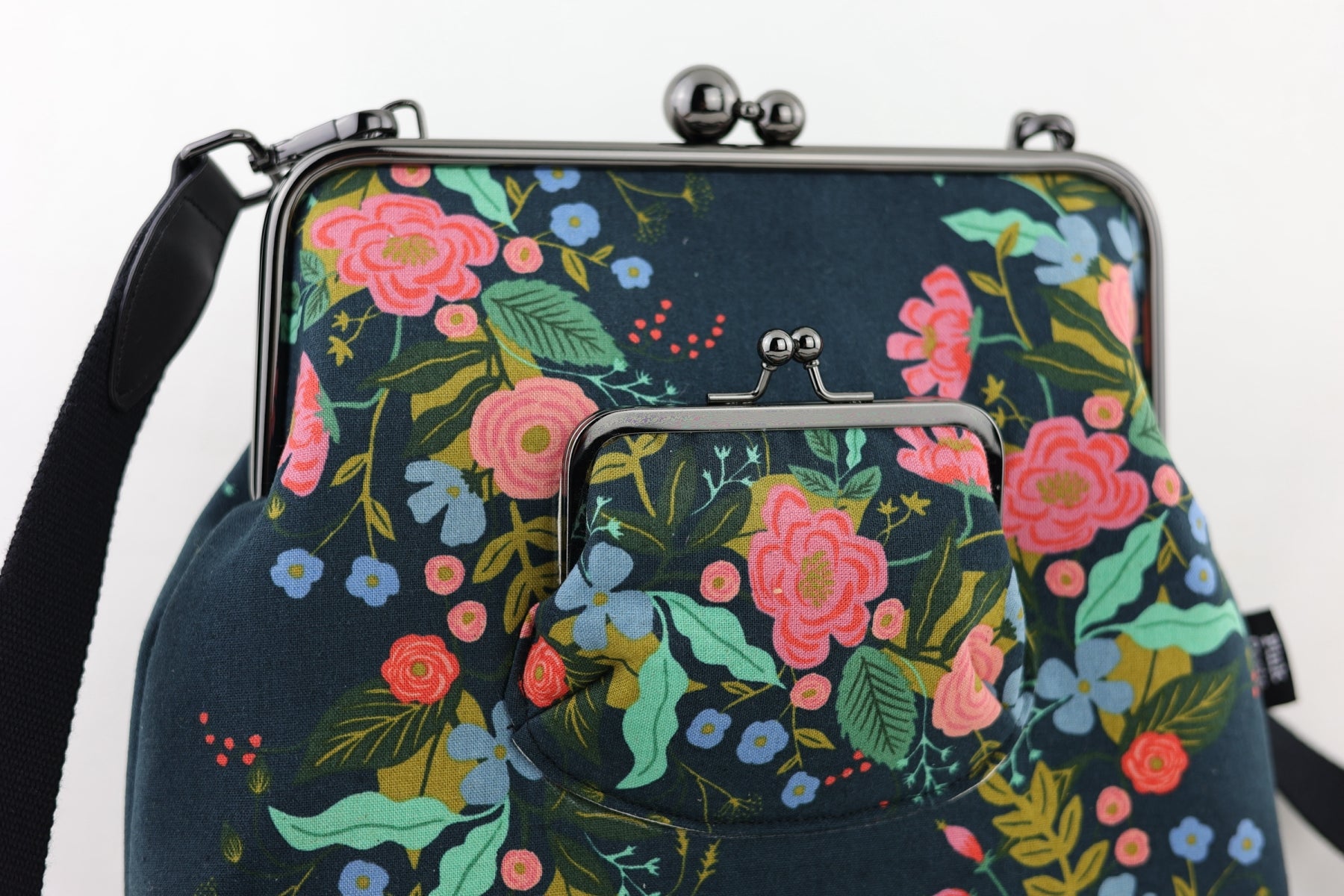 English Garden Floral Vines Crossbody Bag | PINK OASIS